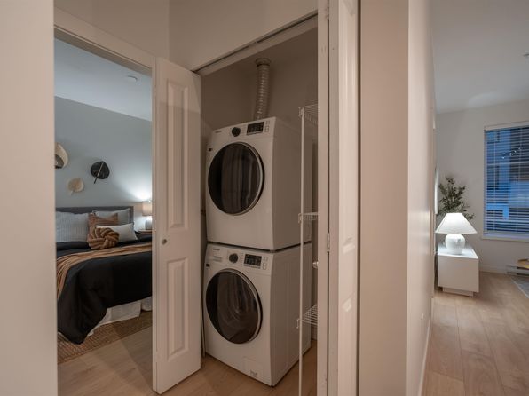 2 bedroom rental in Surrey — photo 12