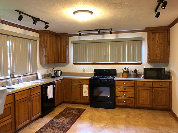 5th image of 213 W Main St