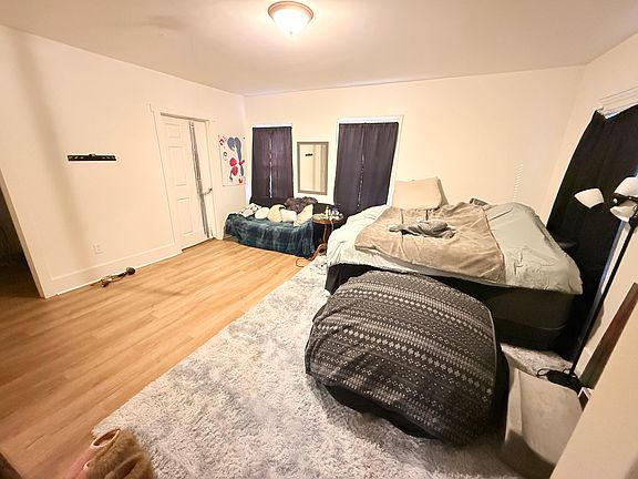 3rd image of 111 E Kelsey St