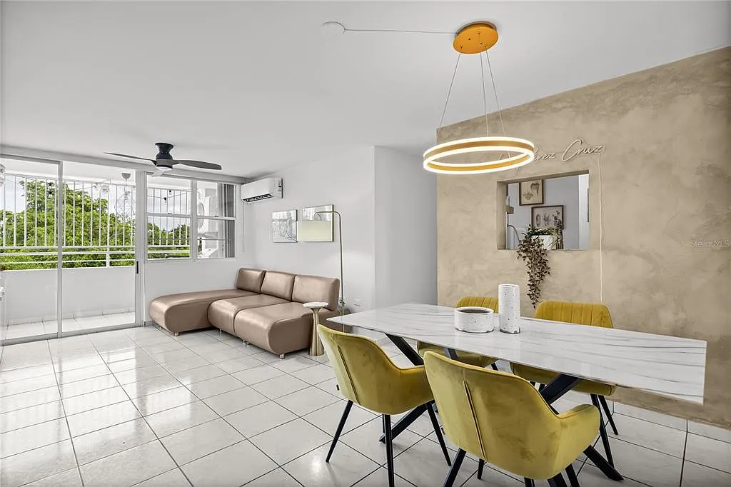 3 bed, 2.0 bath, $2,300 — Photo 2