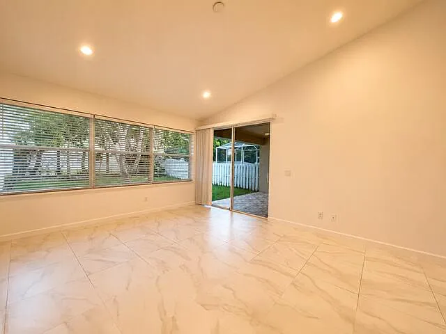2480 S Coral Trace Cir — Photo 5