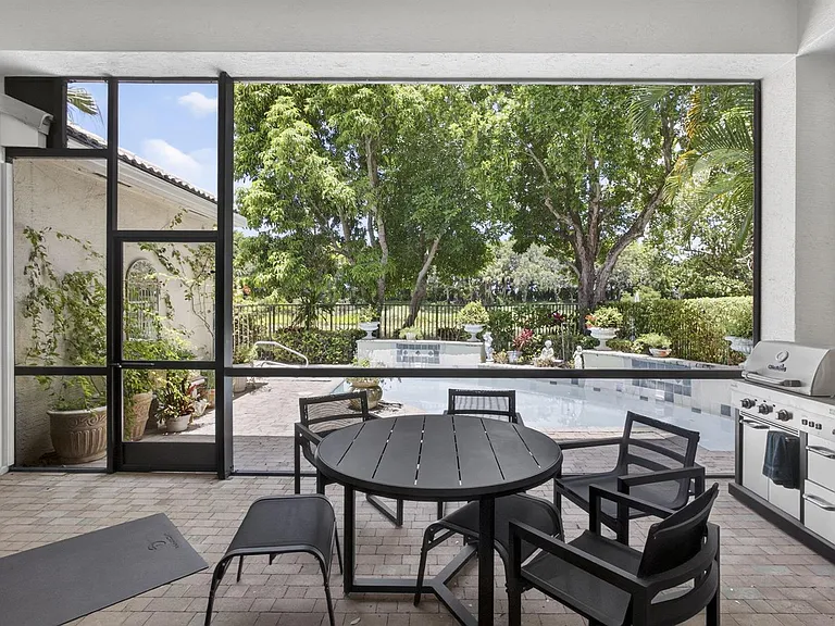 10880 Northgreen Dr — Photo 33