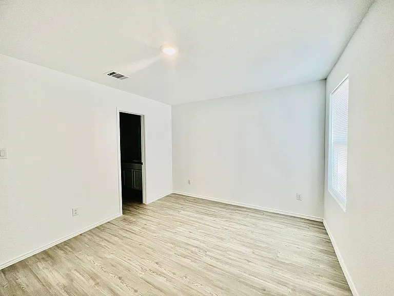 2906 Millikan Dr — Photo 12