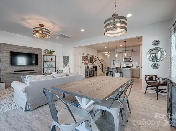 11120 Pagebrook Ln, Charlotte, NC 28214