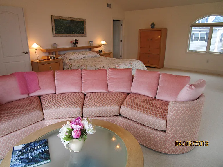 master bedroom sitting area