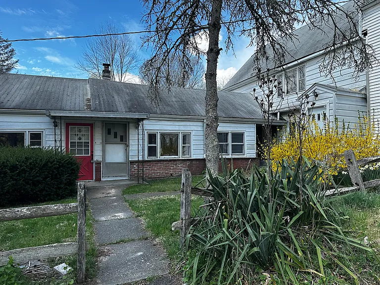 79 Traver Rd #D — Photo 6