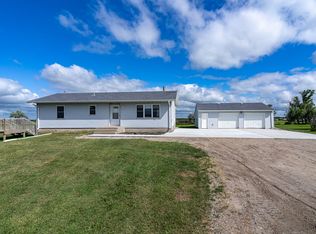 8696 70th Ave N, Grand Forks, ND 58203
