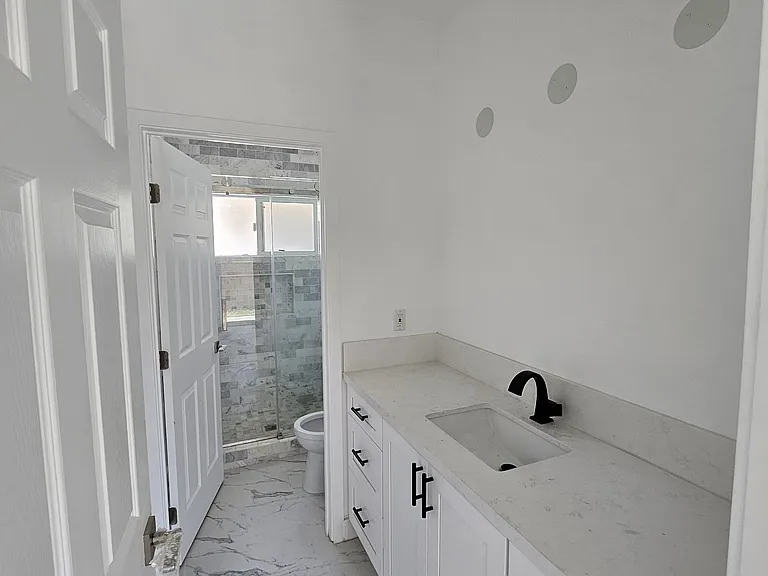 10206 Larson Ave — Photo 4