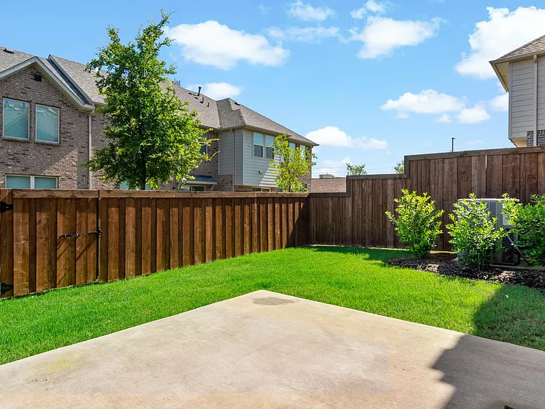 2749 Starburst Dr — Photo 8