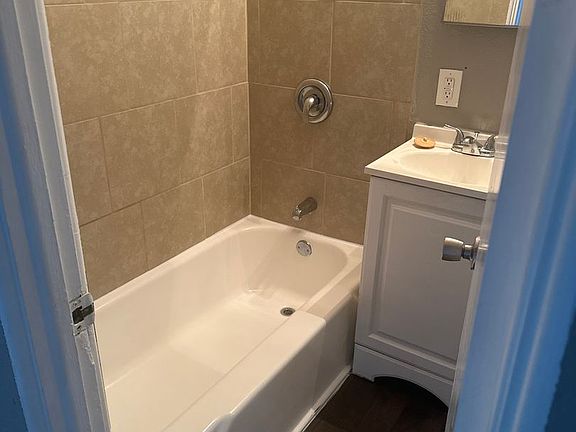 4th image of 1006 Forest Ct #B08-1050-1