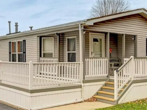 18 Village Rd, Morganville, NJ 07751