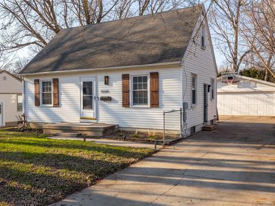 5909 Clark St, Des Moines, IA, 50311