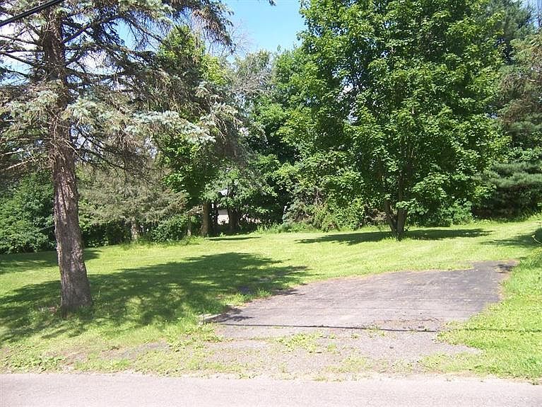 1st image of 231 Johnston Cir