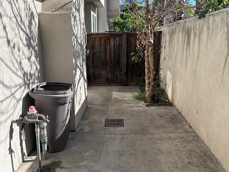 7124 Farralone Ave #107 — Photo 17