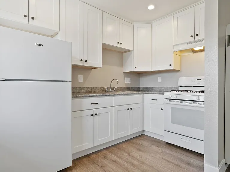 Royal Gardens Apartments — Photo 1