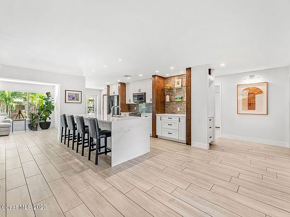 4th image of 543 Biscayne Dr
