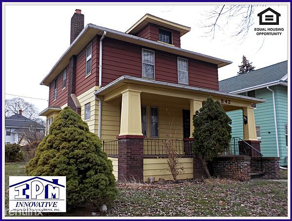 842 E. Ninth Street Logo