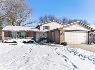 2735 N Brighton Pl, Arlington Heights, IL 60004
