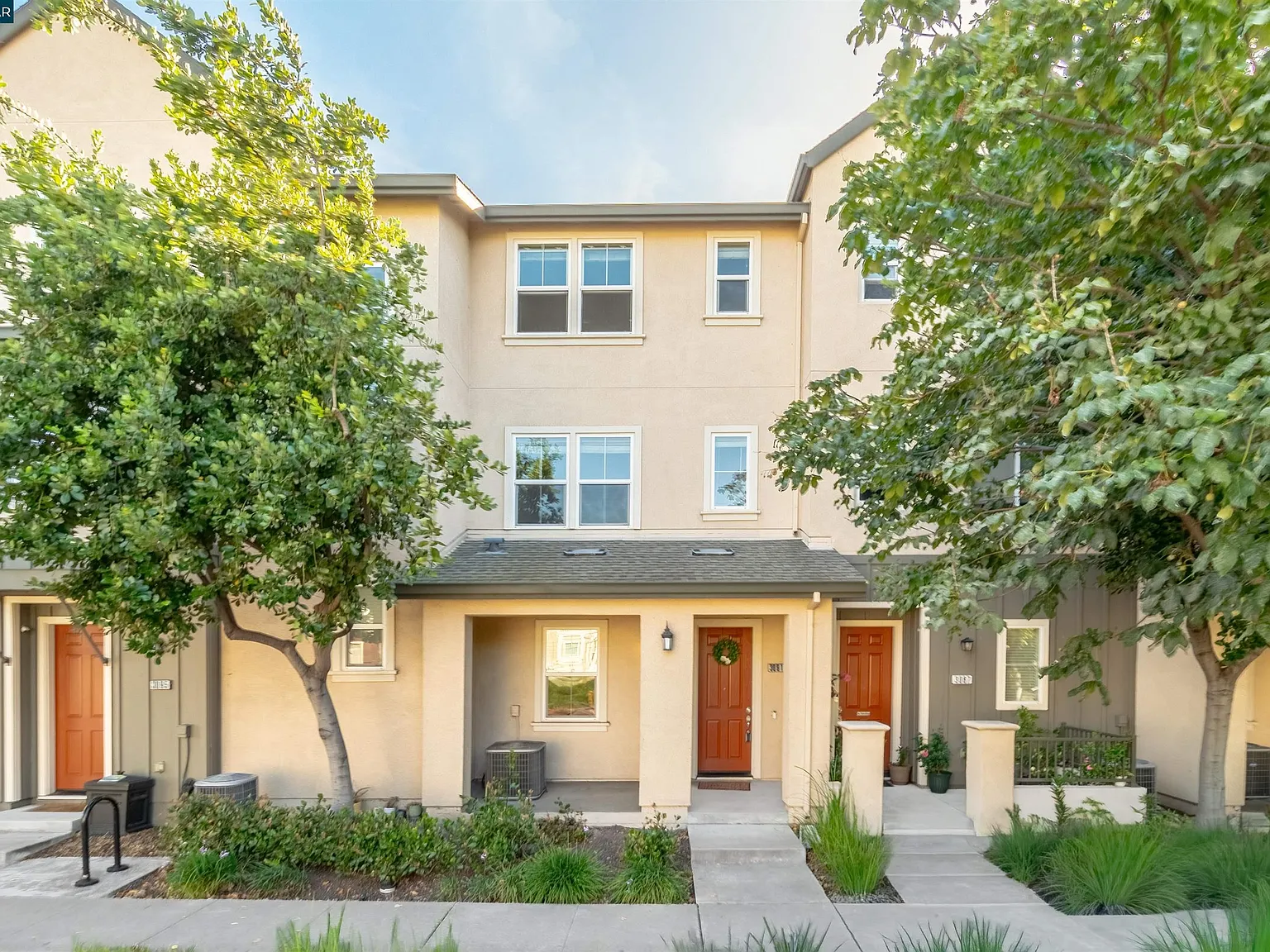 4 bed, 1834 sqft, $3,950 — Photo 1