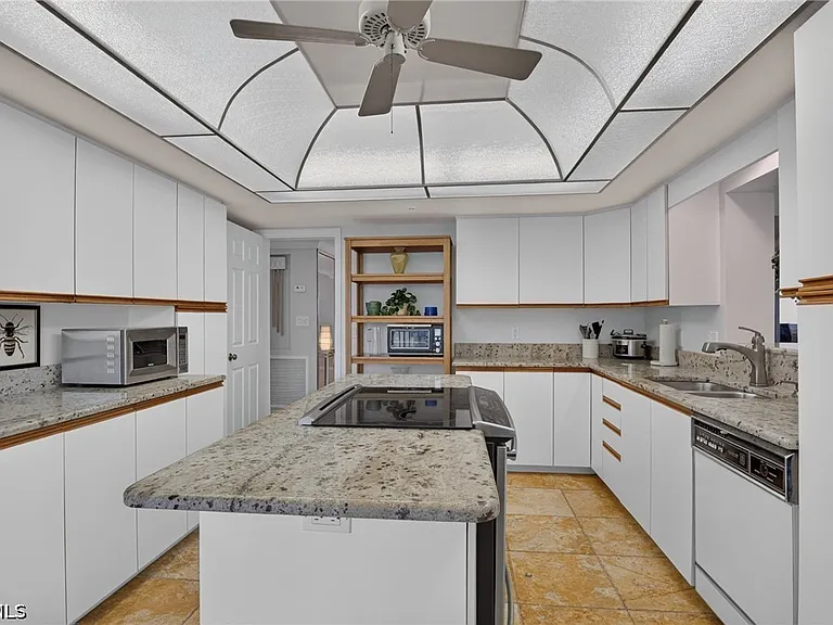 1900 Virginia Ave #503 — Photo 15