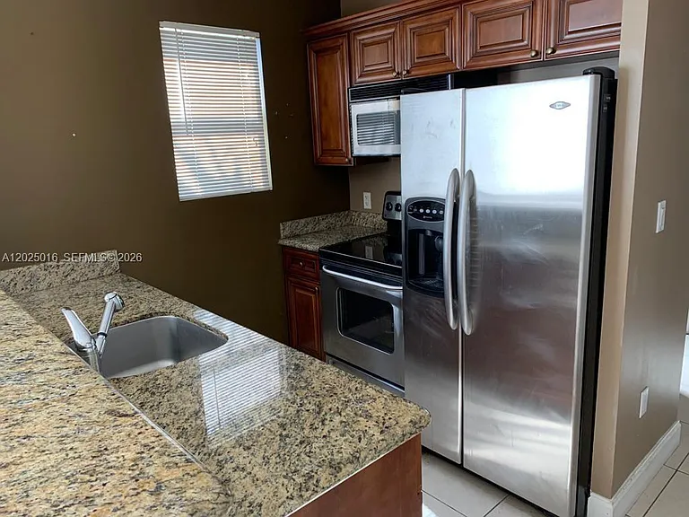 400 SW 2nd St #201 — Photo 4