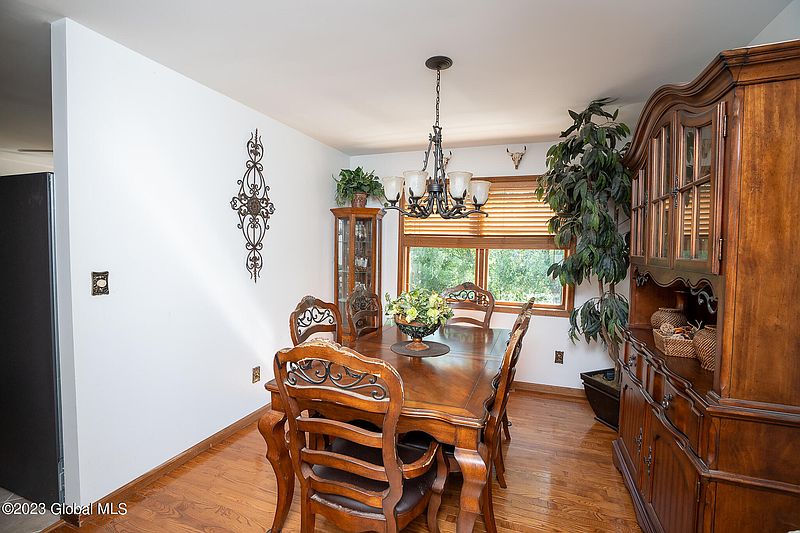 5th image of 32 Ponderosa Drive
