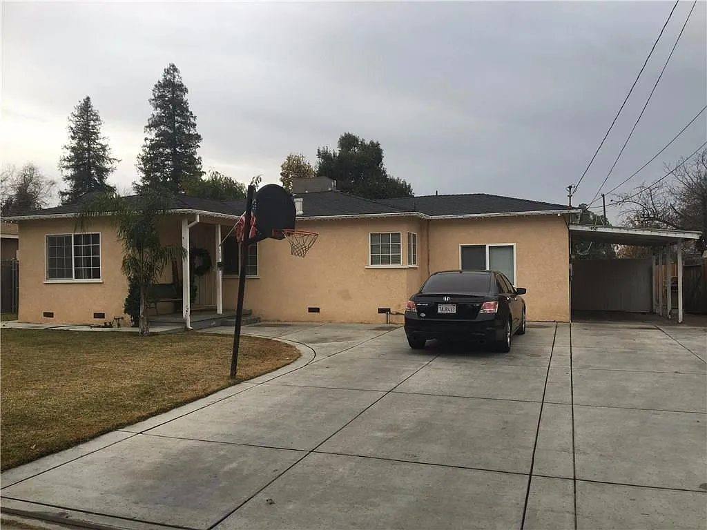468 Elm Ave photo 1