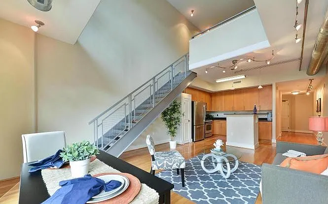 Contemporary Columbia Heights Loft | Prime Location — Photo 2