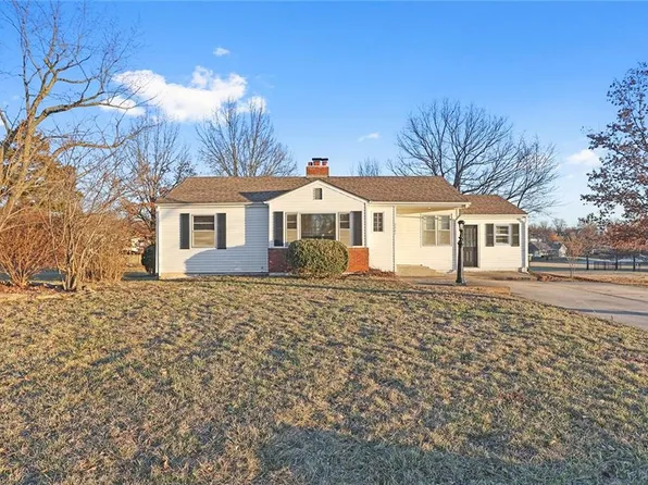 2405 E Mechanic St, Harrisonville, MO 64701