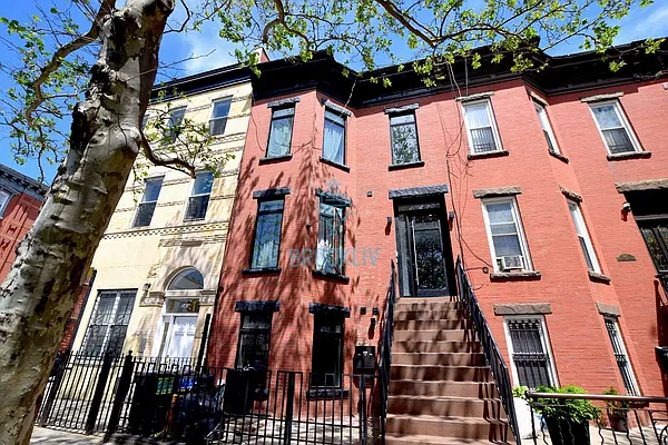 Rented by null | media 28