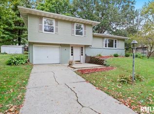 2 Coachlight Ct, Springfield, IL 62703