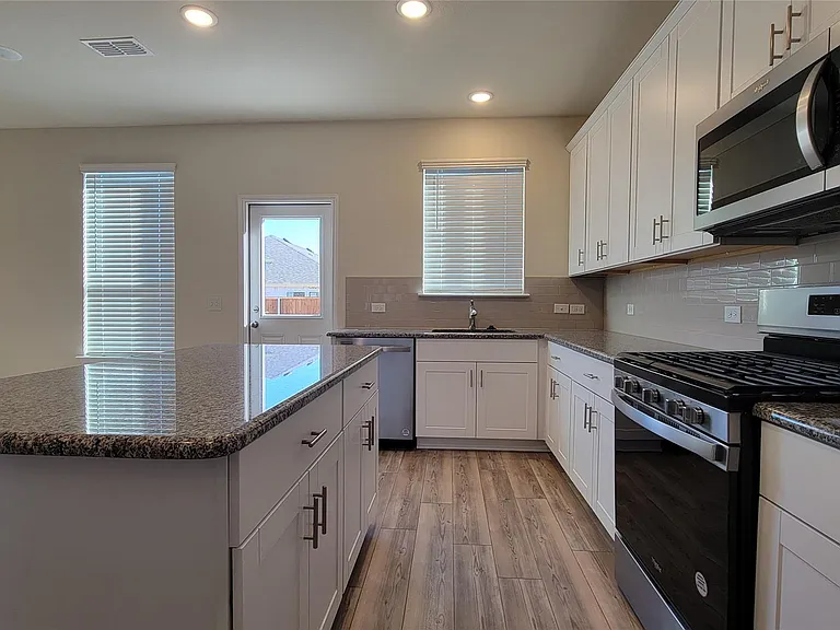 807 Goldenrod Ln — Photo 24