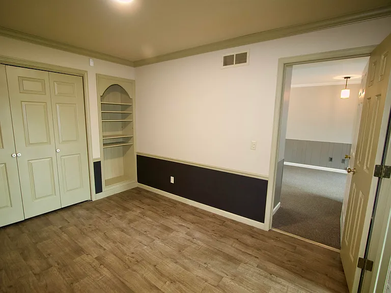 123 N Jackson St — Photo 9