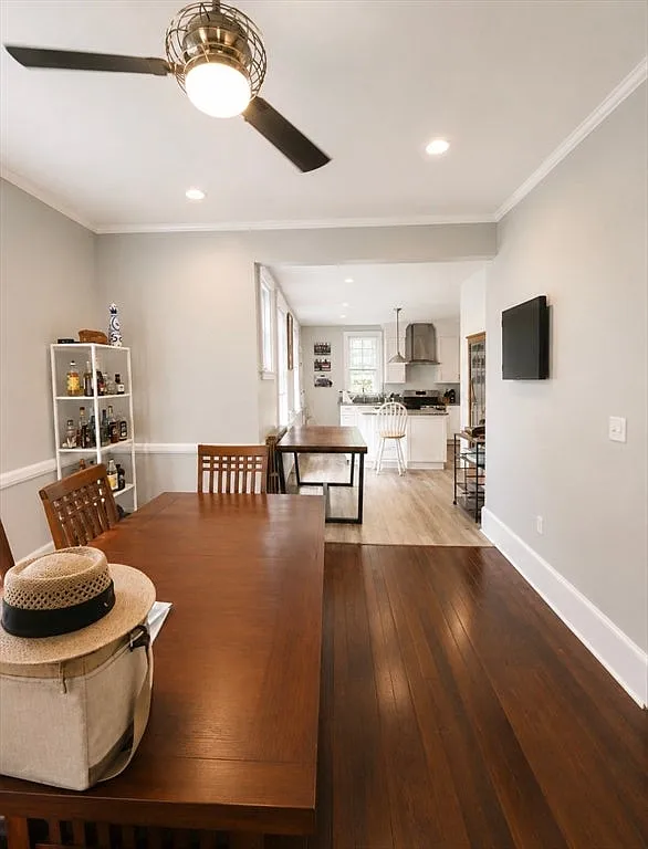 4 bed, 2.5 bath, 2500 sqft, $4,600 — Photo 3