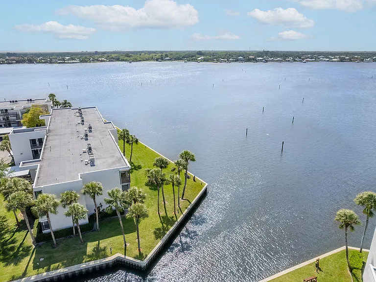1950 SW Palm City Rd #14203 — Photo 34
