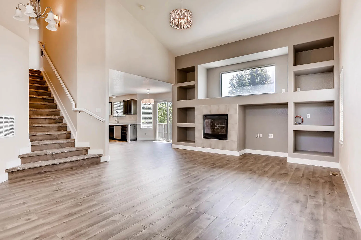 4 bed, 2114 sqft, $2,740 — Photo 3