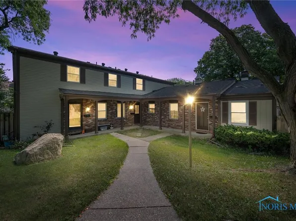 12 Meadowbrook Dr, Perrysburg, OH 43551