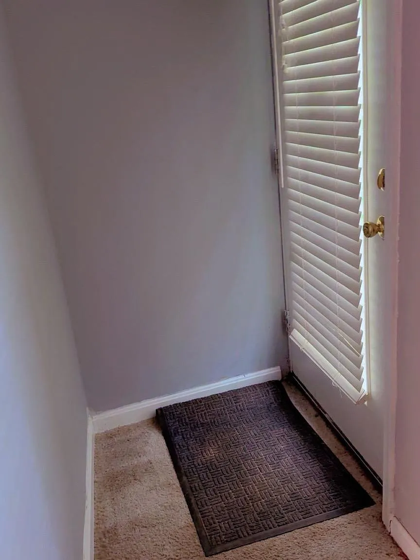 1 bed, 1.0 bath, 2090 sqft, $1,300 — Photo 3