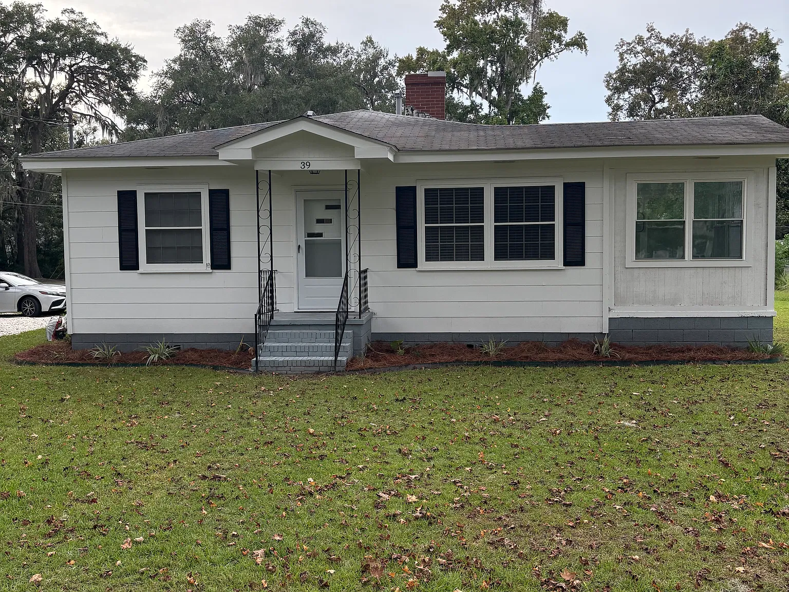 3 bed, 1080 sqft, $2,350 — Photo 2