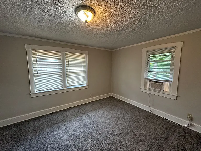 1136-1138 Fairfield Ave — Photo 23