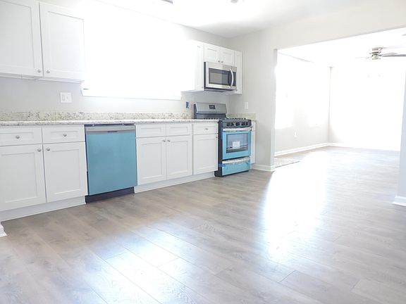 2nd image of 560 Willowbrook Dr
