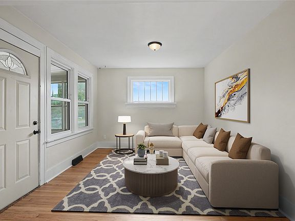 4th image of 229 28th Street Dr SE
