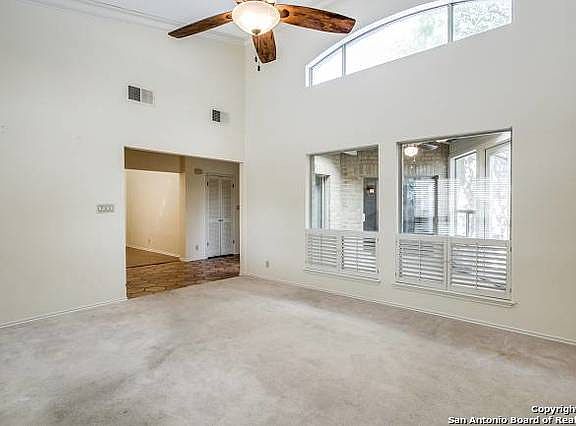 4th image of 20 Campden Cir