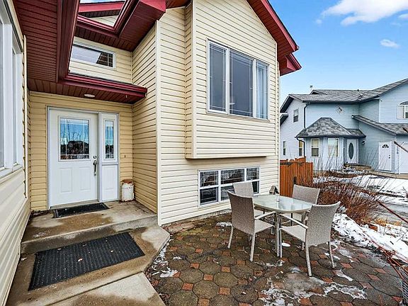 3rd image of 1175 N Strathcona Rd