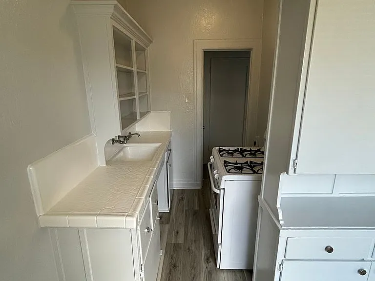 The Blackstone Apartments — Photo 13