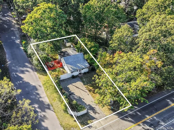 60 S Evergreen Drive, Selden, NY 11784