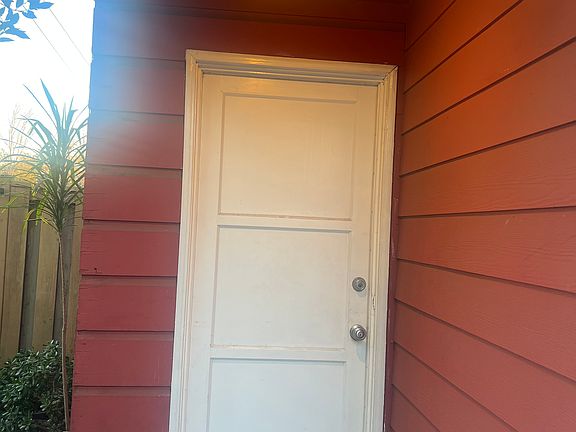 2nd image of 13900 Sylvan St