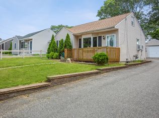 130 Sharp St, Patchogue, NY 11772