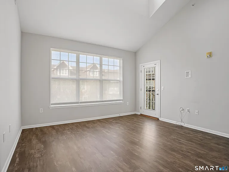 35 W Broad St #404 — Photo 10