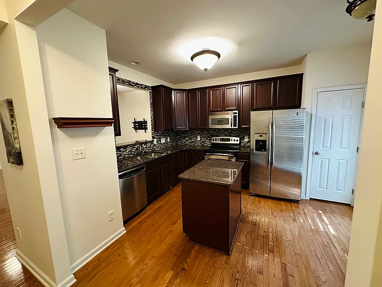 628 Penn St #628 — Photo 13
